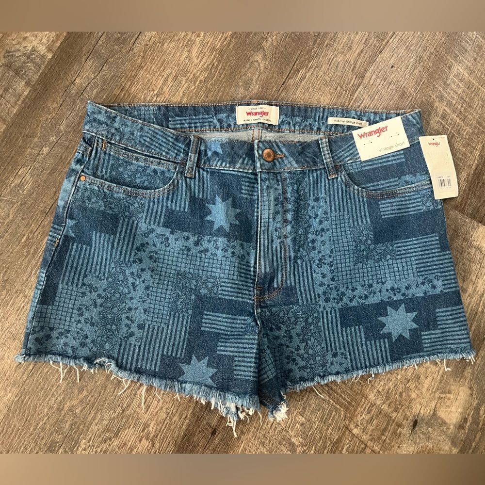 Wrangler Mid-Rise Vintage Short-‎ Size 12